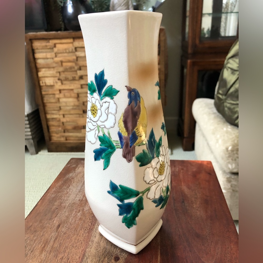 Crackle Porclein Floral and Bird Design Vase.
